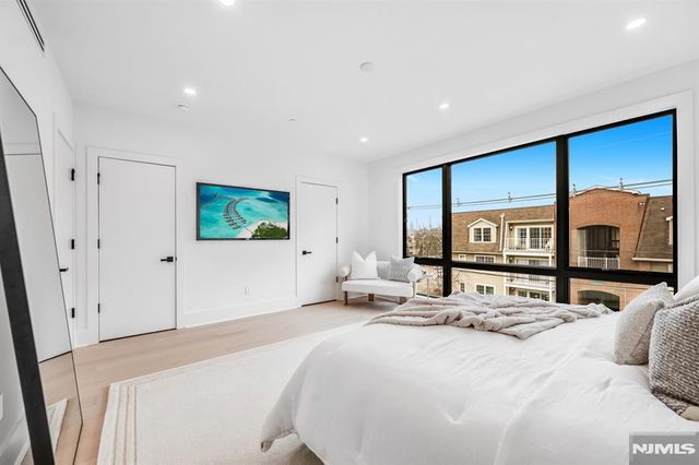 25 Garden Place A, Edgewater, NJ 07020