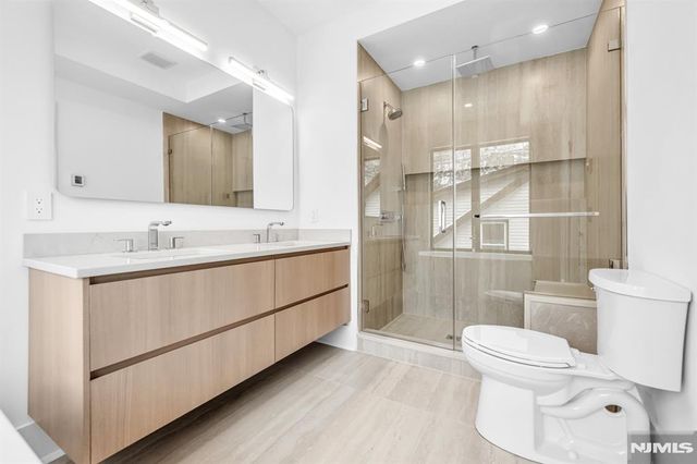 25 Garden Place A, Edgewater, NJ 07020