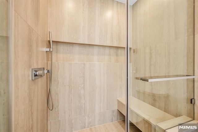 25 Garden Place A, Edgewater, NJ 07020