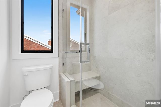 25 Garden Place A, Edgewater, NJ 07020