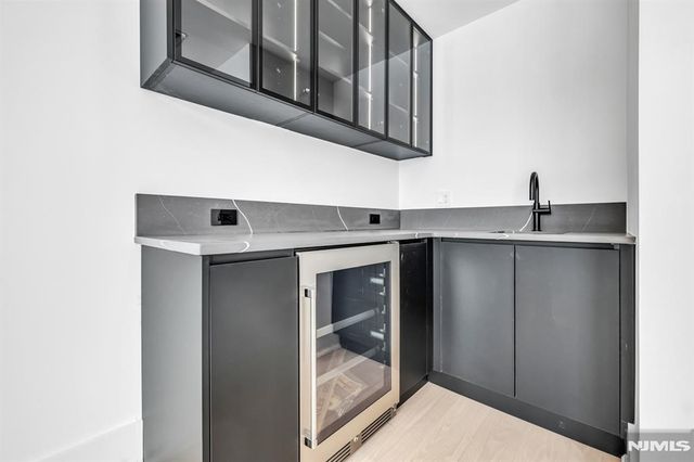 25 Garden Place A, Edgewater, NJ 07020