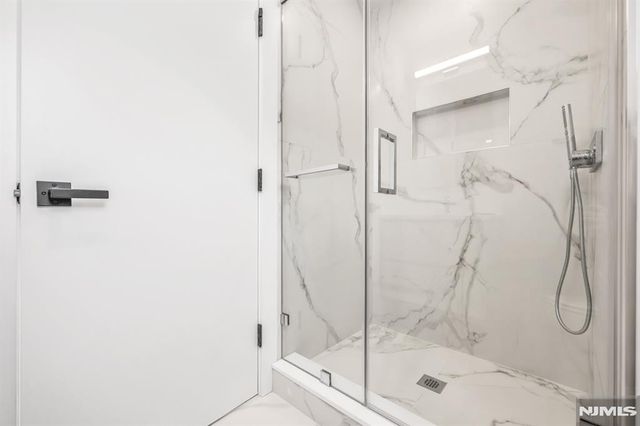 25 Garden Place A, Edgewater, NJ 07020