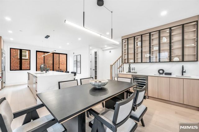 25 Garden Place A, Edgewater, NJ 07020