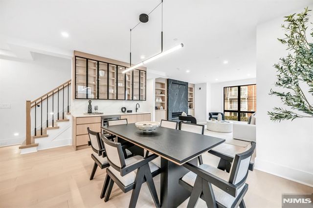 25 Garden Place A, Edgewater, NJ 07020