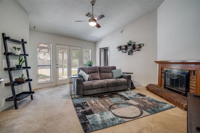 555 Gillespie Drive, Allen, TX 75002