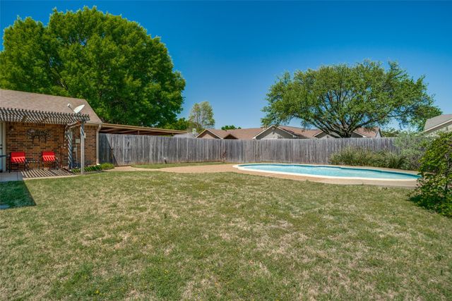 555 Gillespie Drive, Allen, TX 75002