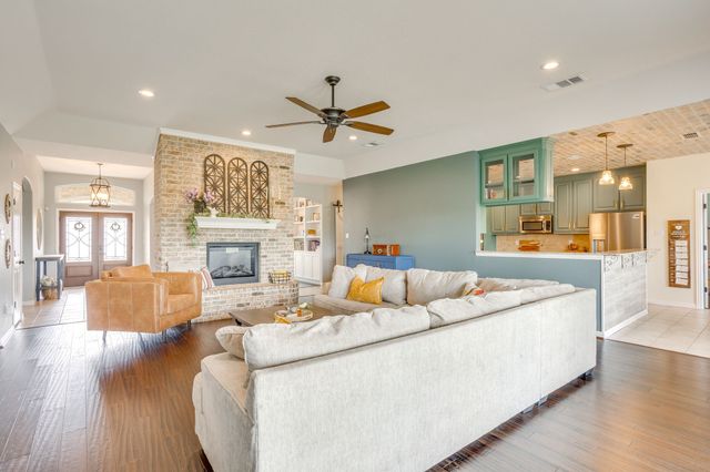 703 Country Club Drive, Joshua, TX 76058