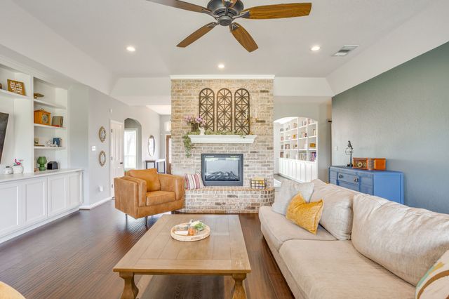 703 Country Club Drive, Joshua, TX 76058