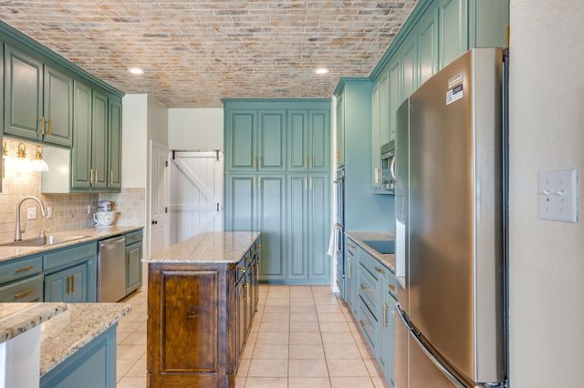 703 Country Club Drive, Joshua, TX 76058