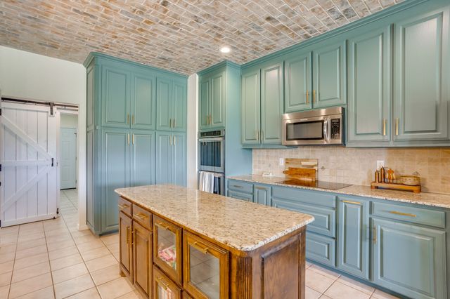 703 Country Club Drive, Joshua, TX 76058