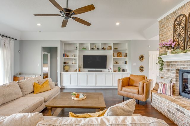 703 Country Club Drive, Joshua, TX 76058