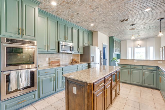 703 Country Club Drive, Joshua, TX 76058