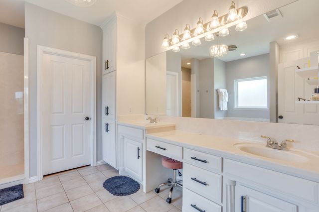703 Country Club Drive, Joshua, TX 76058