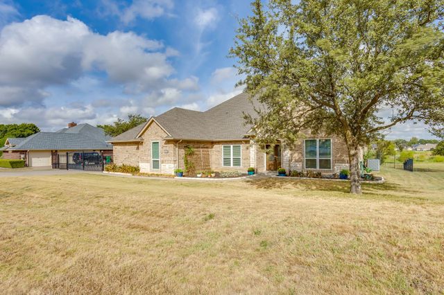 703 Country Club Drive, Joshua, TX 76058