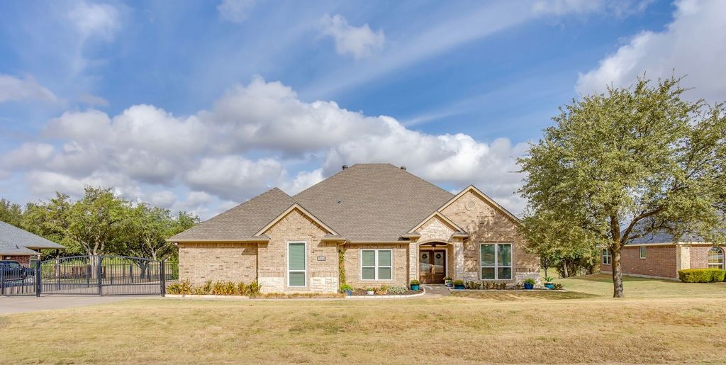 703 Country Club Drive, Joshua, TX 76058