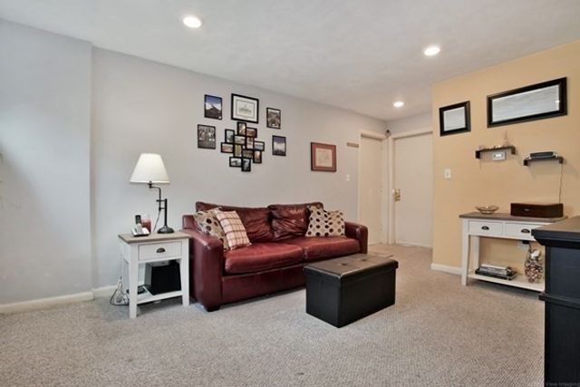 180-C River St 7, Waltham, MA 02453