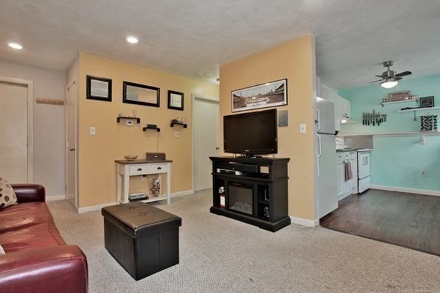 180-C River St 7, Waltham, MA 02453