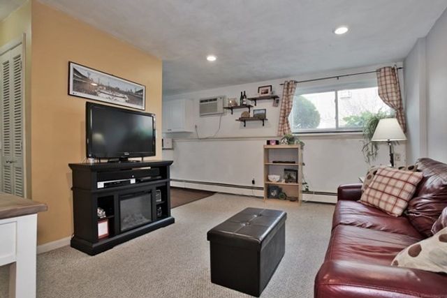 180-C River St 7, Waltham, MA 02453