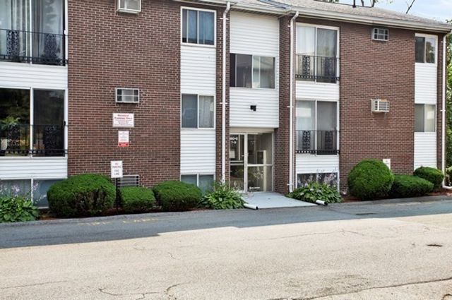 180-C River St 7, Waltham, MA 02453