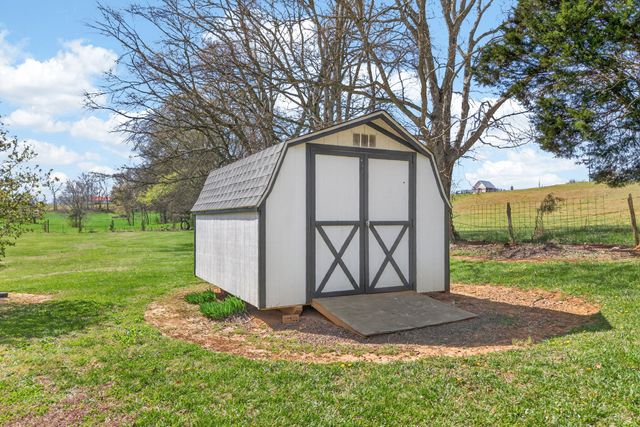 7173 Burgess Falls Rd, Sparta, TN 38583