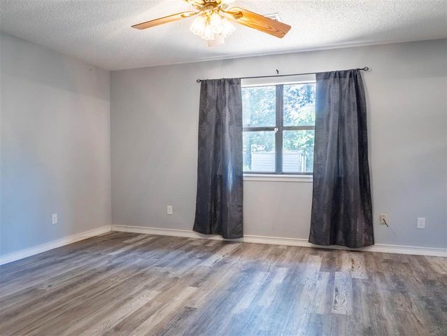 7118 NW Ash Ave, Lawton, OK 73505