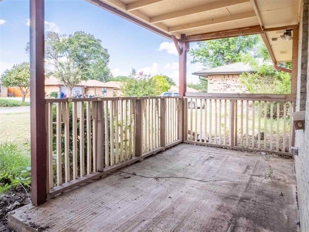 7118 NW Ash Ave, Lawton, OK 73505