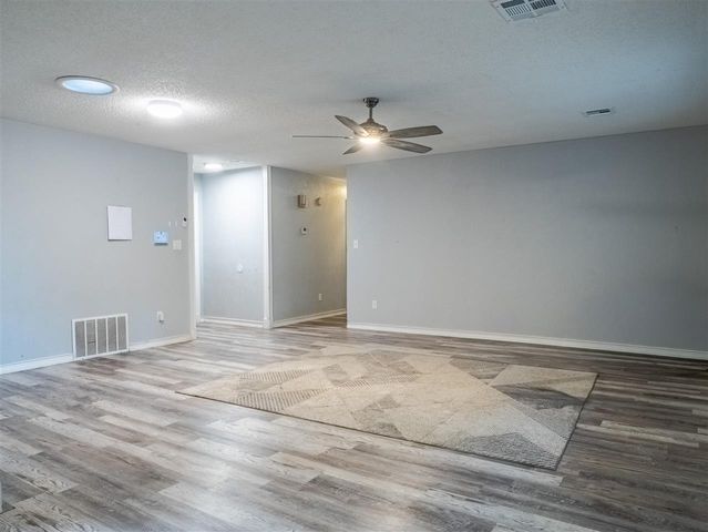 7118 NW Ash Ave, Lawton, OK 73505