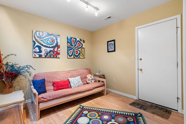 663 N 5th Avenue, Ann Arbor, MI 48104