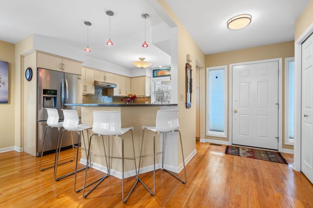 663 N 5th Avenue, Ann Arbor, MI 48104