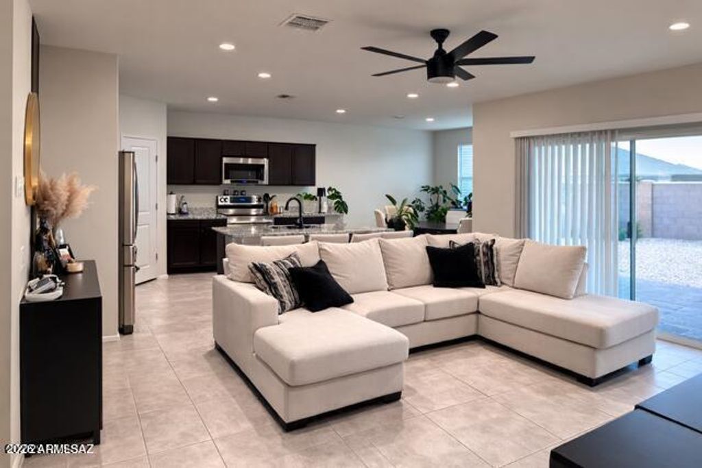 1033 W BEACON Drive, Casa Grande, AZ 85122 — photo 2