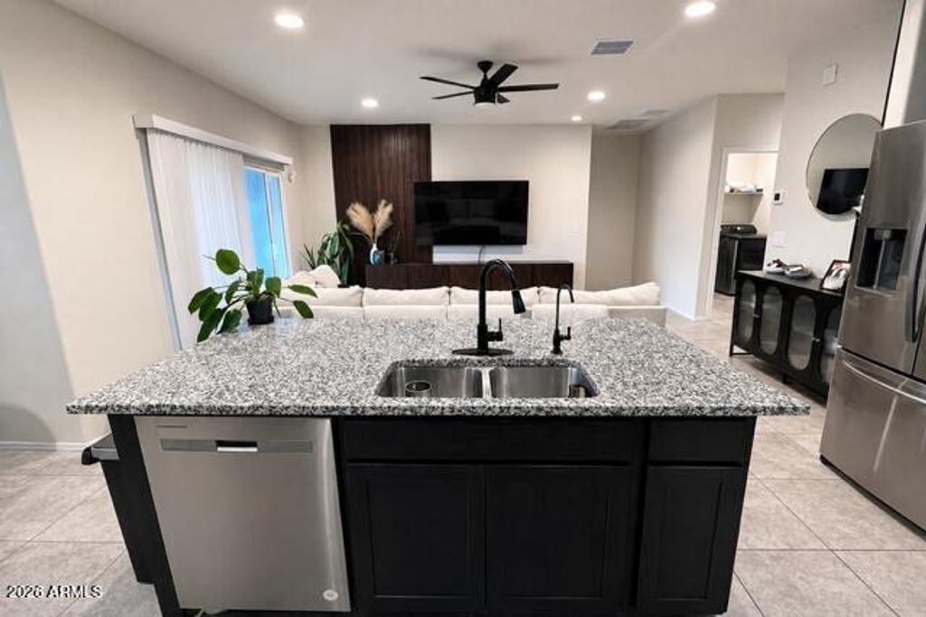1033 W BEACON Drive, Casa Grande, AZ 85122 — photo 4