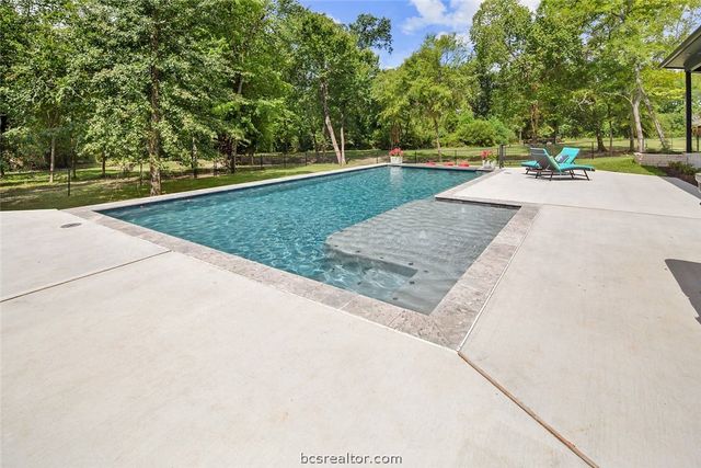 2900 East Embers Court, Bryan, TX 77808