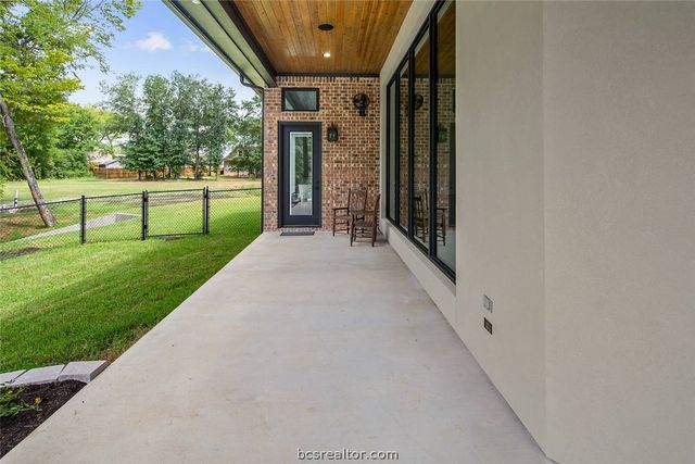 2900 East Embers Court, Bryan, TX 77808