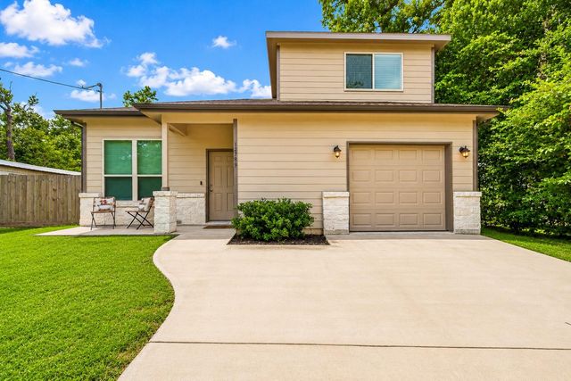 12789 Royal West Drive, Conroe, TX 77303