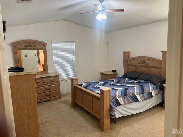 3006 Giovanetti Avenue, Bakersfield, CA 93313