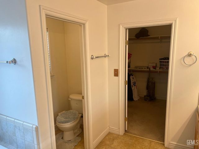 3006 Giovanetti Avenue, Bakersfield, CA 93313