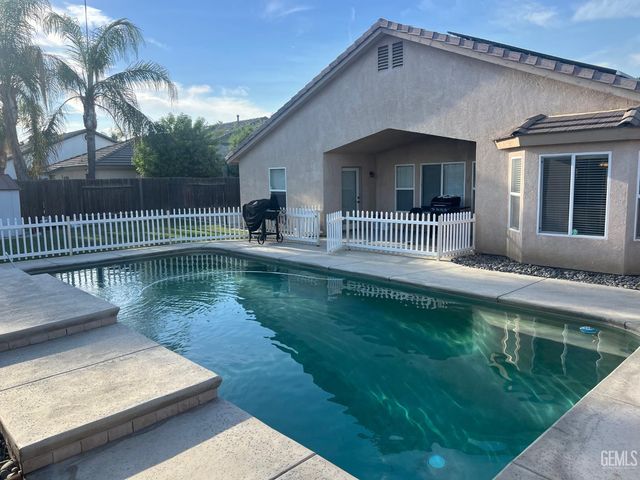 3006 Giovanetti Avenue, Bakersfield, CA 93313