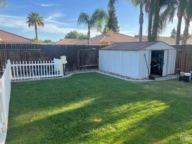 3006 Giovanetti Avenue, Bakersfield, CA 93313