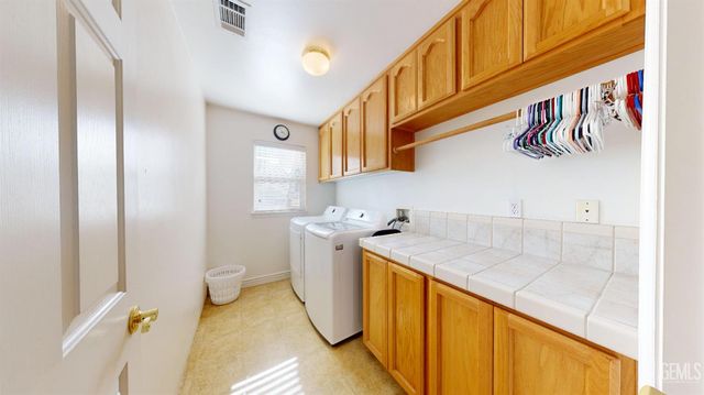 3006 Giovanetti Avenue, Bakersfield, CA 93313