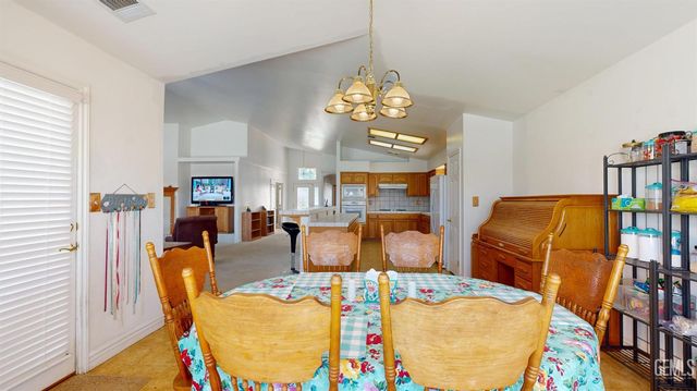 3006 Giovanetti Avenue, Bakersfield, CA 93313