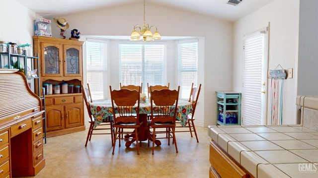 3006 Giovanetti Avenue, Bakersfield, CA 93313