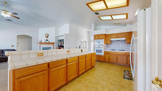 3006 Giovanetti Avenue, Bakersfield, CA 93313