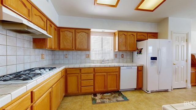 3006 Giovanetti Avenue, Bakersfield, CA 93313