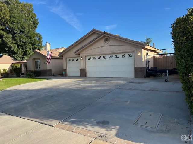 3006 Giovanetti Avenue, Bakersfield, CA 93313