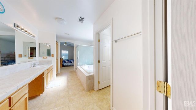 3006 Giovanetti Avenue, Bakersfield, CA 93313