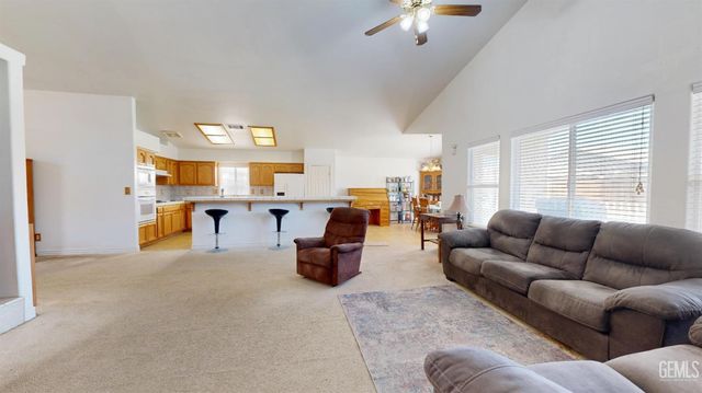 3006 Giovanetti Avenue, Bakersfield, CA 93313