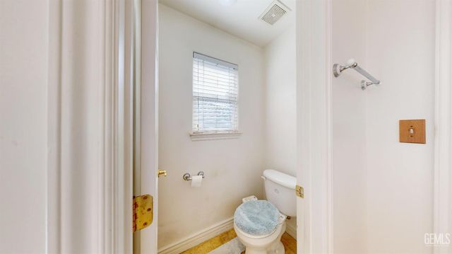 3006 Giovanetti Avenue, Bakersfield, CA 93313