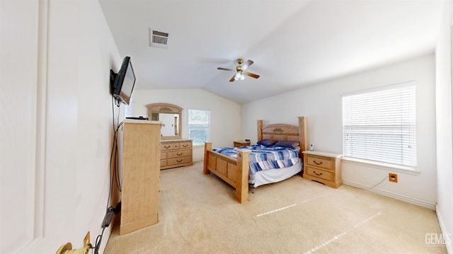 3006 Giovanetti Avenue, Bakersfield, CA 93313