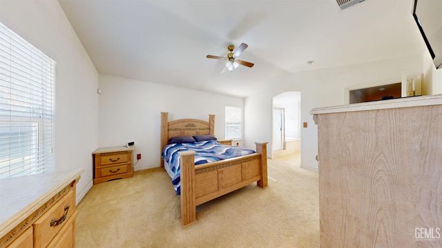 3006 Giovanetti Avenue, Bakersfield, CA 93313