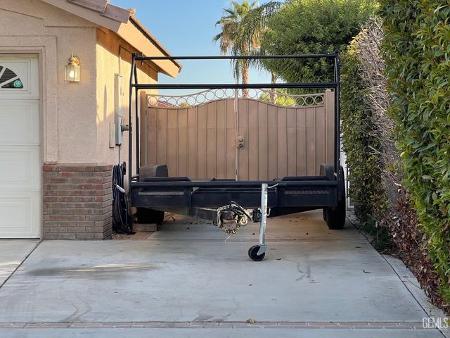 3006 Giovanetti Avenue, Bakersfield, CA 93313